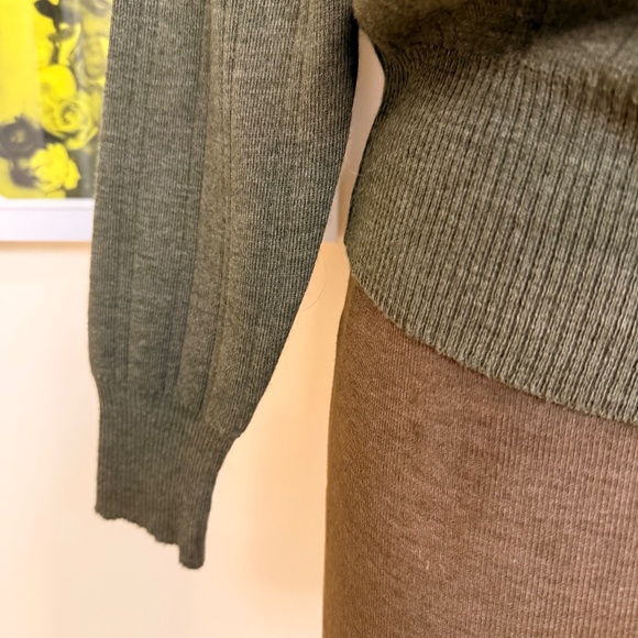 Vintage 90s Olive Green V-Neck Knit Sweater - Picture 7 of 9